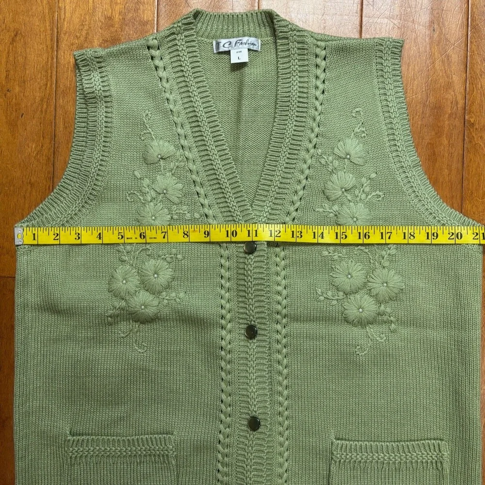 Vtg TC Fashions Womens Green Knit Vest Sz L Embroidered Floral Pearls Grannycore